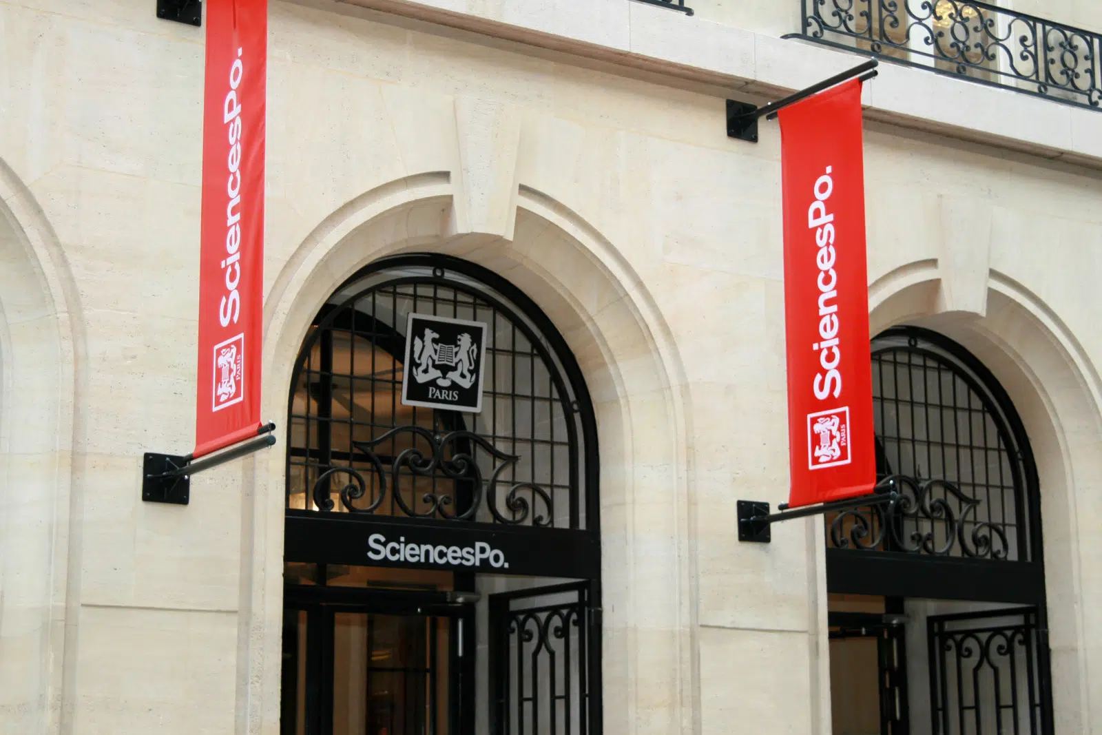 Bannière de la campagne Sciences Po Executive Education, signature « Révélez-vous ».